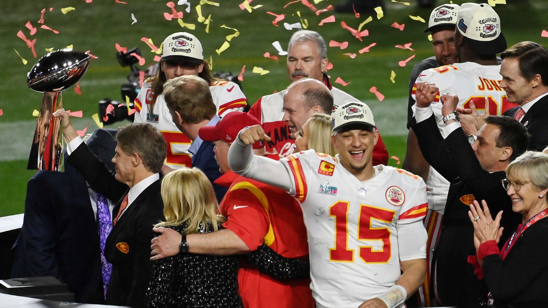 泰山0-1不敌横滨，总分1-3遗憾出局，多打一人机会未把握